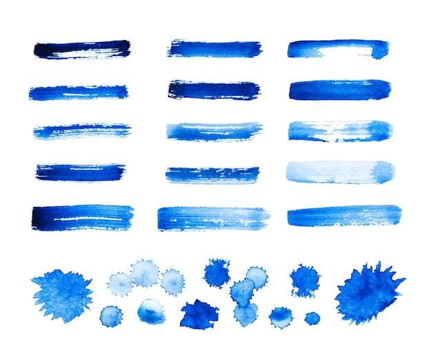 Фото Набор синих абстрактных акварельных мазков и пятен на белом фоне