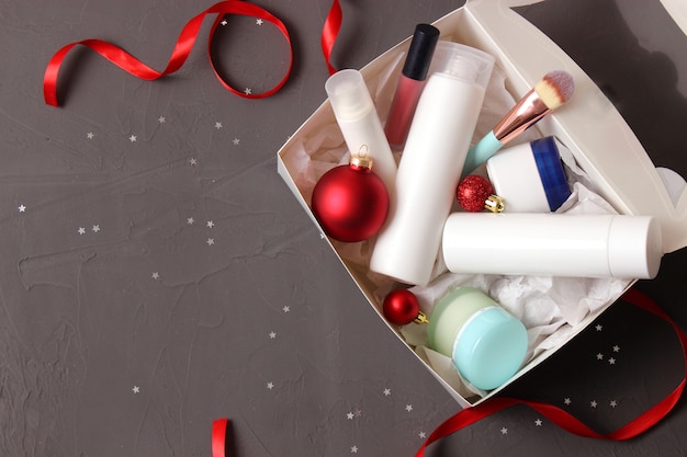 プロの装飾化粧品とクリスマスアクセサリーのセット