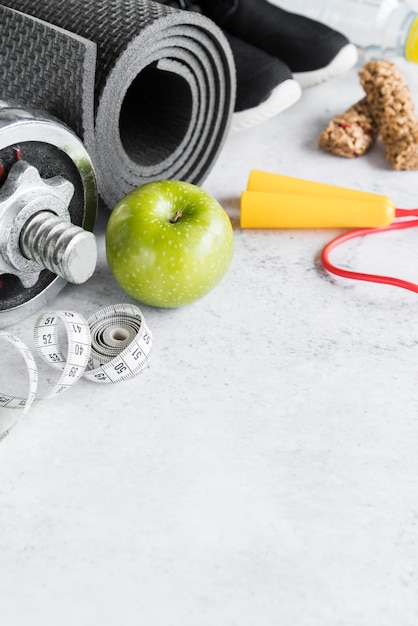 Foto insieme di oggetti di stile di vita sportivo e dieta