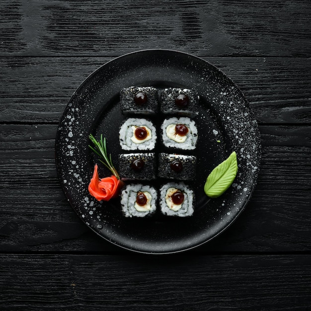 Set sushi met palingvis en zwarte sesam Sushi menu's Bovenaanzicht Vrije ruimte voor uw tekst