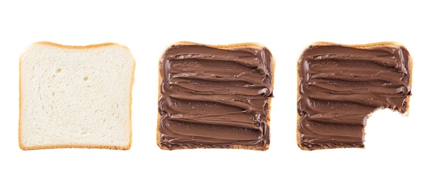 Set toast sneetjes brood met chocolade hazelnootpasta geïsoleerd op een witte achtergrond