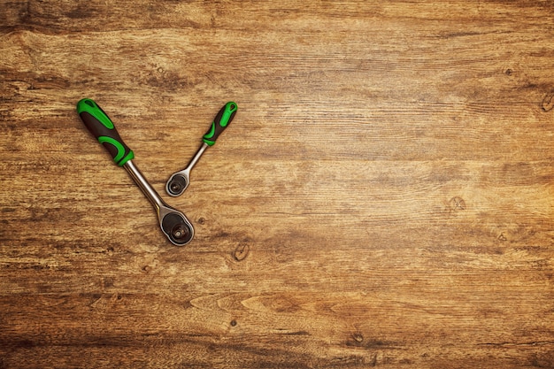 A set of tool heads for loosening screws, bolts and nuts. 