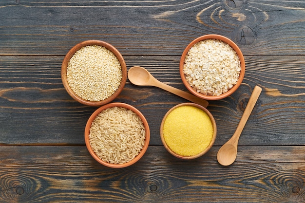 Set van grutten voor glutenvrij fodmap-dieet, lange koolhydraten, bruine rijst, maïs, quinoa, haver