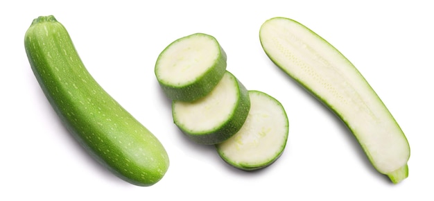 Set van rijpe courgette plakjes geïsoleerd bovenaanzicht