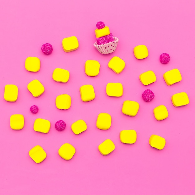 Set van snoep. Candy Pink-stemming. Minimale Flatlay-kunst