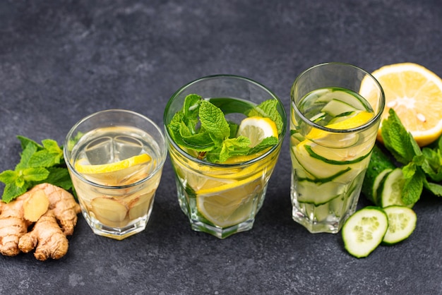 Set van verschillende gezonde detox-water