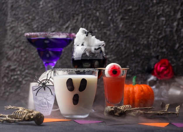 Foto set van verschillende halloween-drankjes