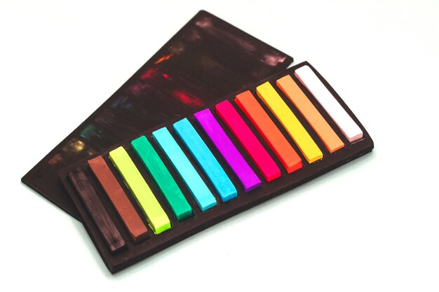 Set veelkleurige droge pastels voor schilderen en creativiteit.