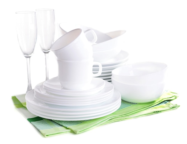 Набор белой посуды, изолированные на белом фоне