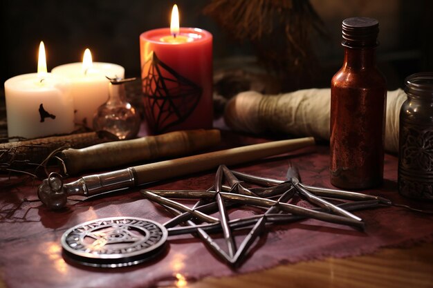 Foto set wiccaanse rituele gereedschappen met zichtbare elementen