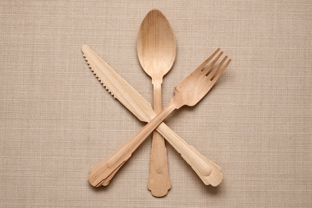 Photo set of wooden cutlery in a star arrangement