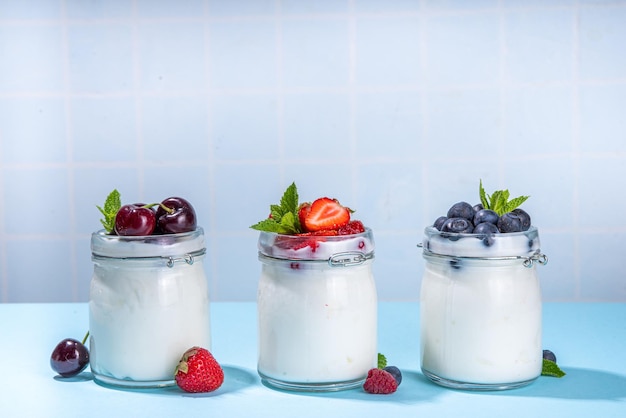 Set yogurts with summer berry