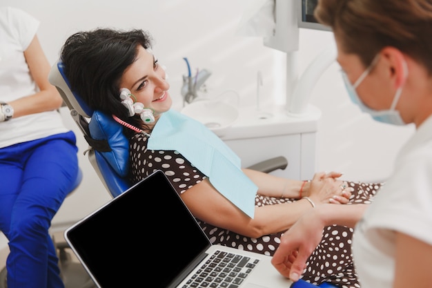 Photo the setting and determining bite and position of jaws with the help of a device with a neuromuscular stimulator