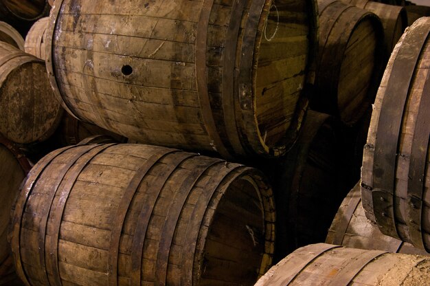 Photo several wooden barrels closeup