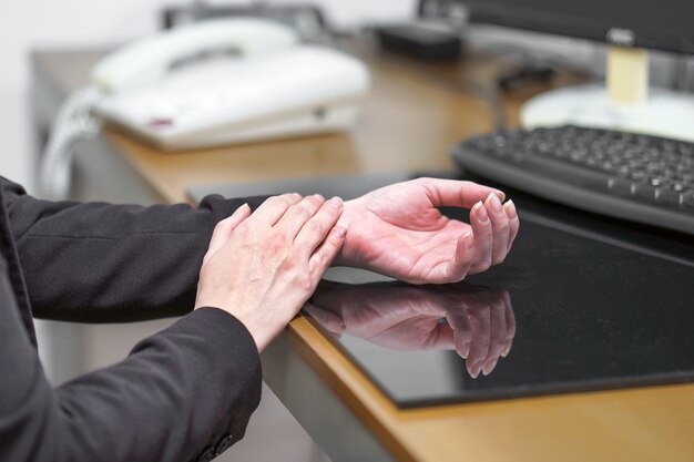 Severe pain in a woman's hand