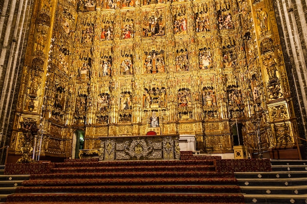 Sevilla, Spanje. Hoofdaltaar van goud, 400 jaar oud