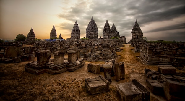 Sewu 사원 - Candi Sewu, 중부 자바의 Prambanan 북쪽 800m에 위치한 8세기 마하야나 불교 사원, 자바 인도네시아의 사원 단지