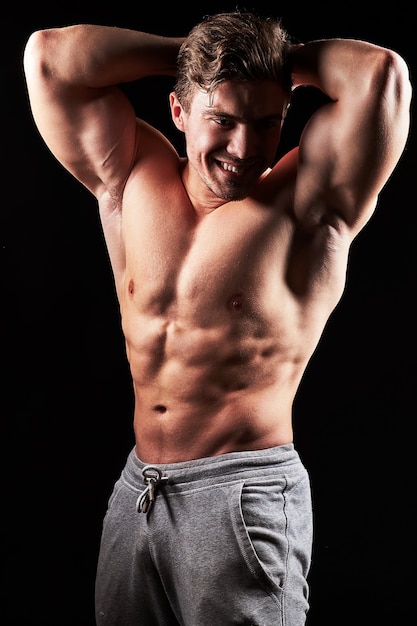 Foto uomo sexy fitness muscolare