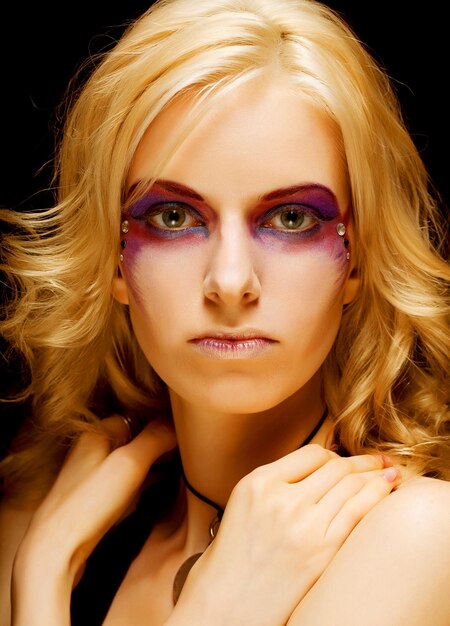 Sexy vrouw met creatieve make-up