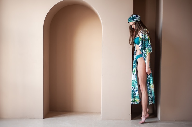 Photo sexy young woman wearing beachwear