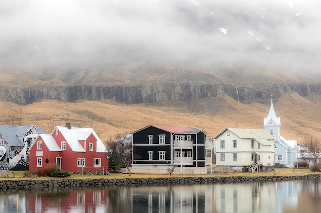 Seydisfjordur stadsgezicht IJsland