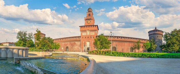 Foto sforzesco kasteel en fontein