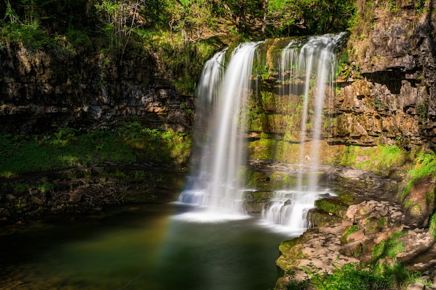 Sgwd Yr Eira Waterfall、Pontneddfechan、ニース、ウェールズ、イギリス