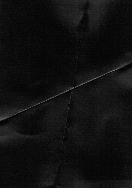 Shabby zwart textuur vel papier met een diagonale vouw