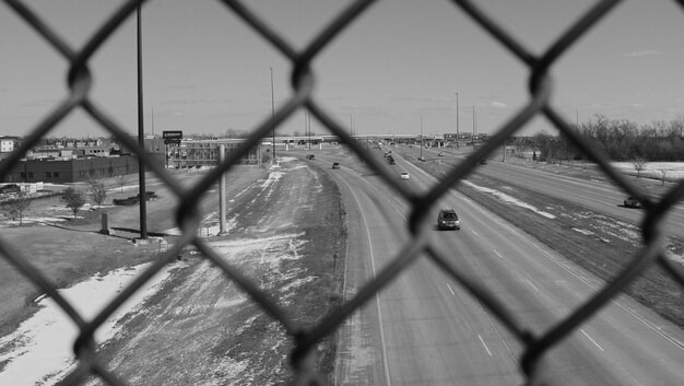 Photo shadow of chainlink fence against sky