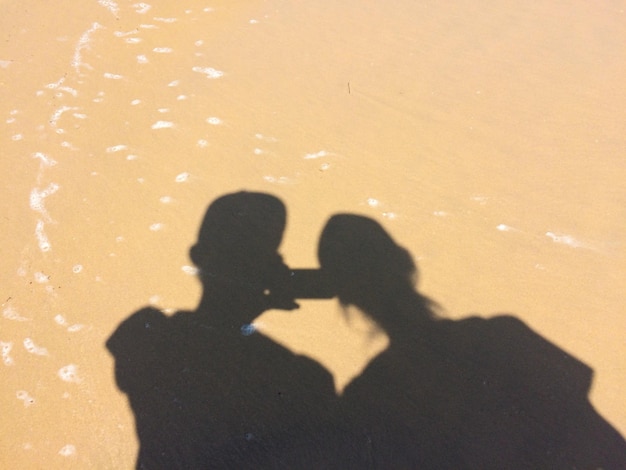 Photo shadow of couple at beach