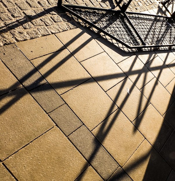 Ombra sul pavimento a monaco di baviera