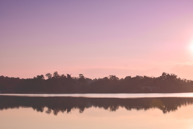 Shadow of the lake With a romantic atmosphere.