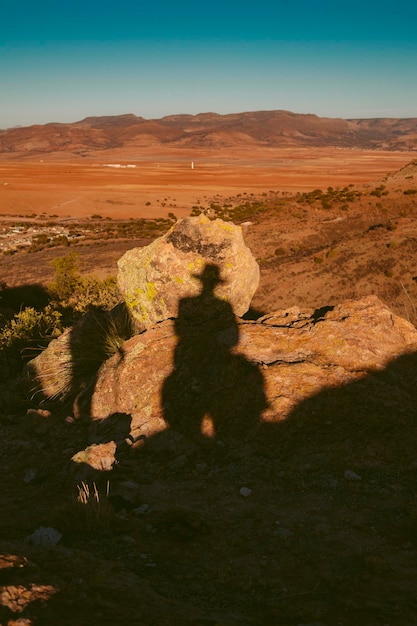 Photo shadow of man on desert