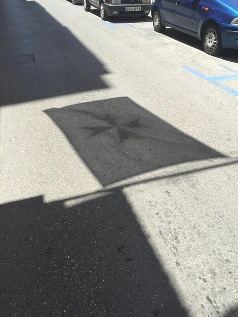 Photo shadow of people on road