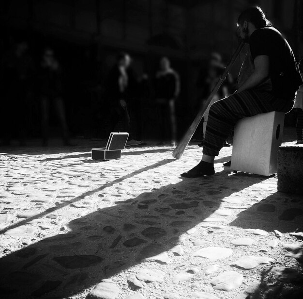 Photo shadow of woman on wall