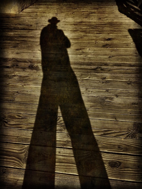 Photo shadow of wooden structure on wooden wall