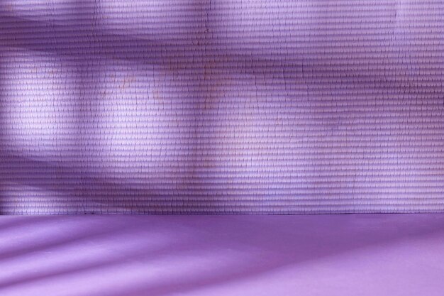 Фото Тени и световые узоры на грандж-макете стены пустая комната