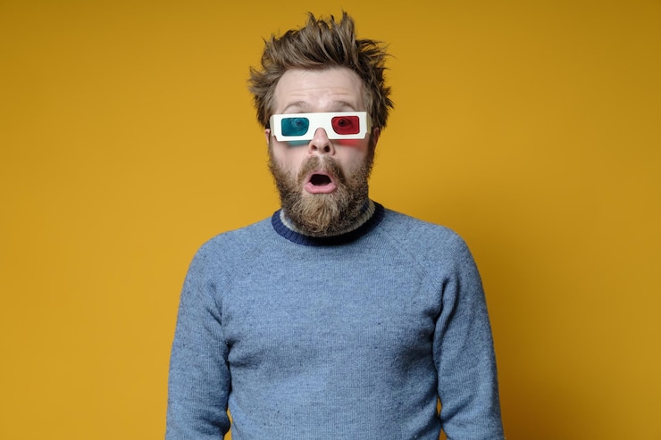 Photo shaggy bearded man with 3d glasses and an old sweater with a surprised expression on face