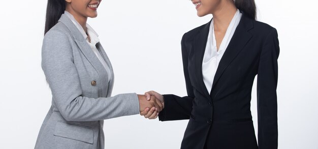 Shake Hands ontmoeten elkaar voor het eerst bij een succesvolle deal