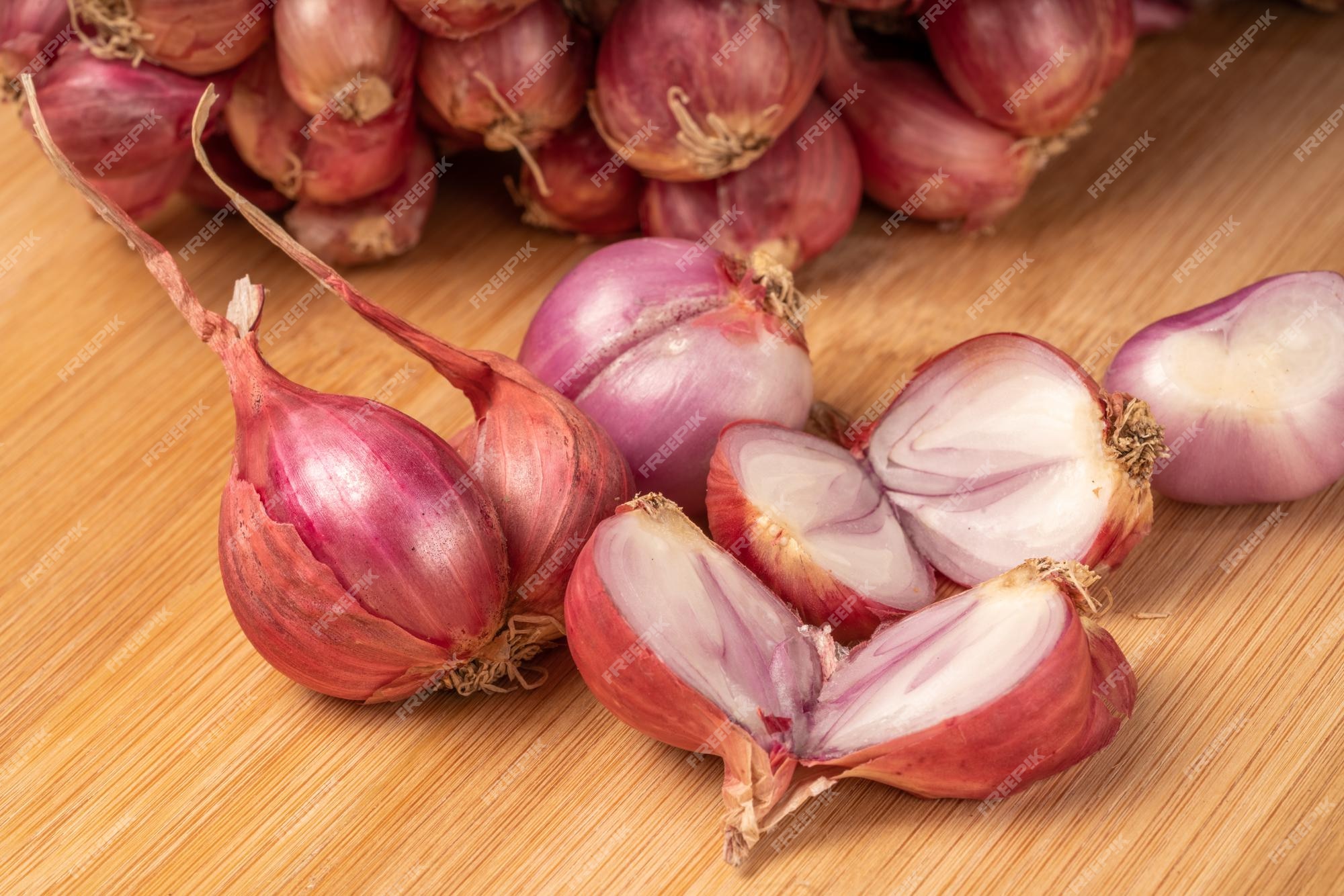 Premium Photo  Shallots or red onion purple shallots on wooden background  fresh shallot for medicinal products or herbs and spices thai food made  from this raw shallot