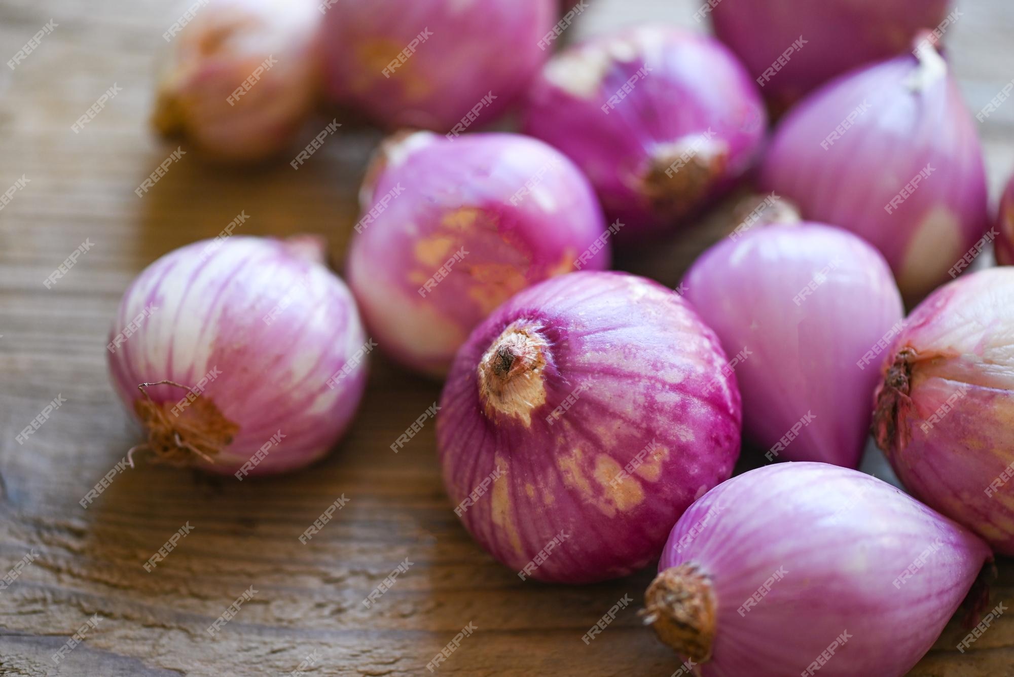 Premium Photo  Shallots or red onion purple shallots on wooden background  fresh shallot for medicinal products or herbs and spices thai food made  from this raw shallot