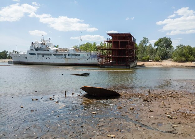 Shallowing of the Dnipro River due to the destruction of the Kakhovka dam