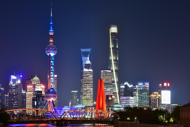 Photo shanghai at night beautiful lujiazui financial and trade zone