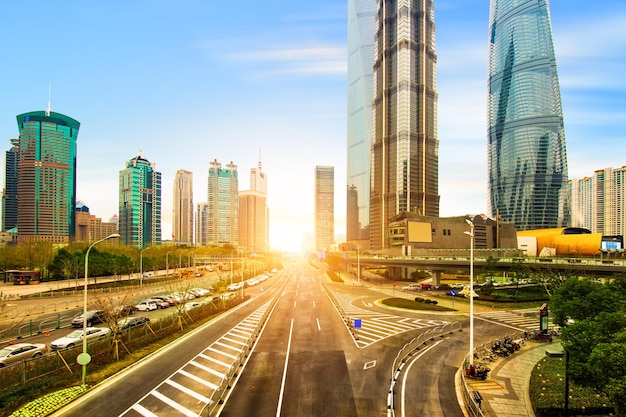 Photo shanghai skyline and cityscape at sunset