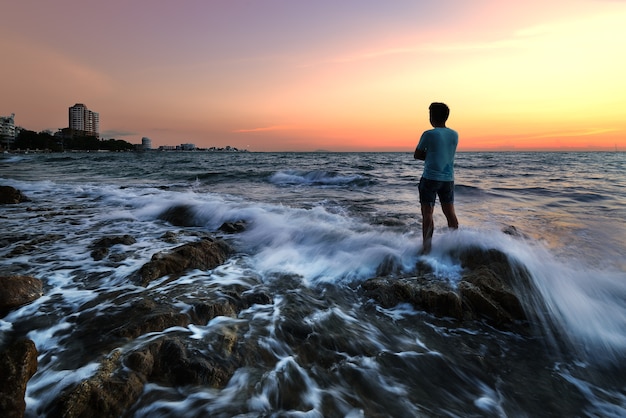 Photo shape boy on the shore