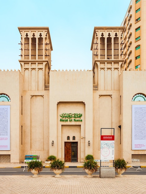 Foto museo d'arte di sharjah negli emirati arabi uniti