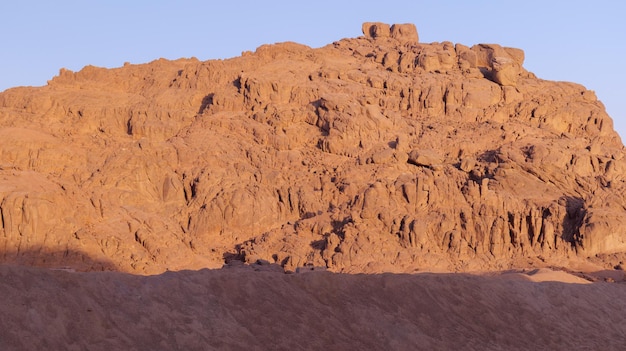 Горы Шарм-эль-Шейха в бедуинской пустыне. Синайский полуостров.