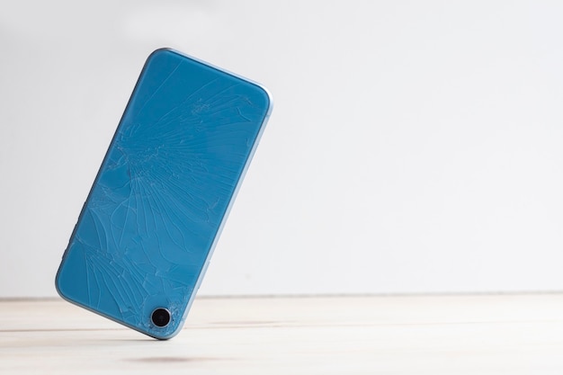 Shattered back glass smartphone