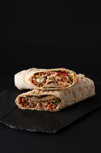 Shawarma, lavash 롤, 구운 고기, 야채, 샌드위치