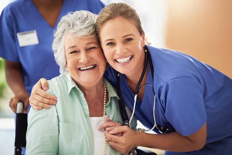 Photo she39s well cared for portrait of a smiling nurse with her senior patient in a hospital
